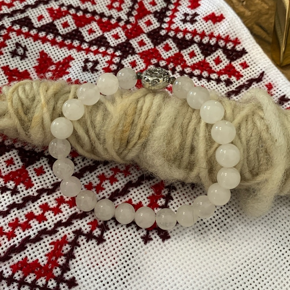 Pretty beaded glass bracelet with lovely silver tone medallion faux clasp.